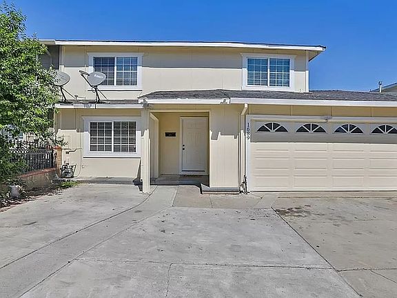 2nd image of 1689 Crucero Dr