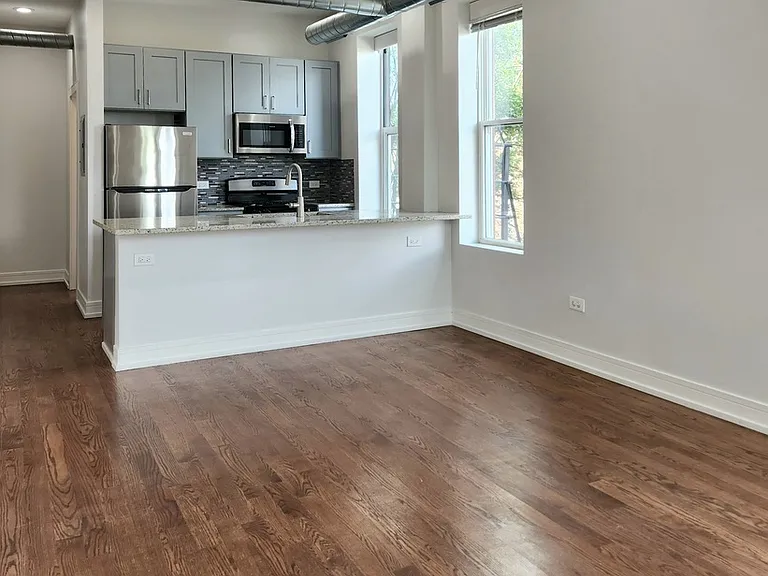 1444 W Erie St #3A — Photo 6