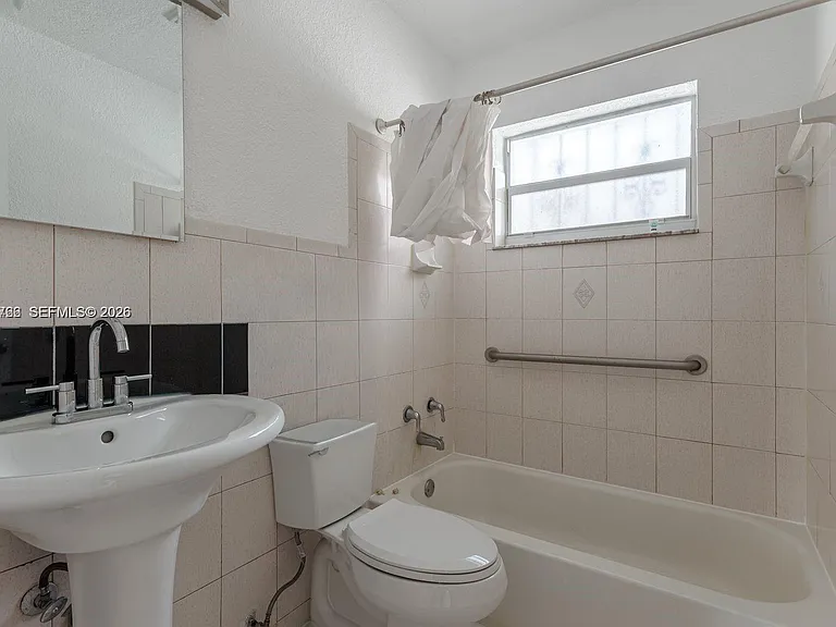 1301 NE 153rd St — Photo 11
