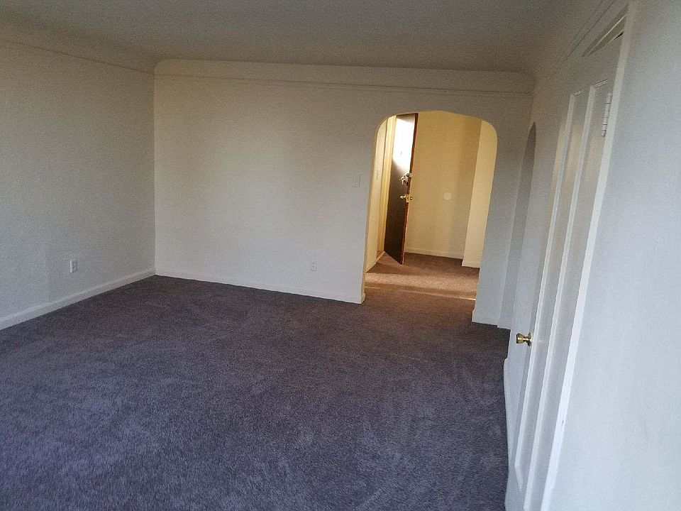 2nd image of 971 Debbe Ln APT 1