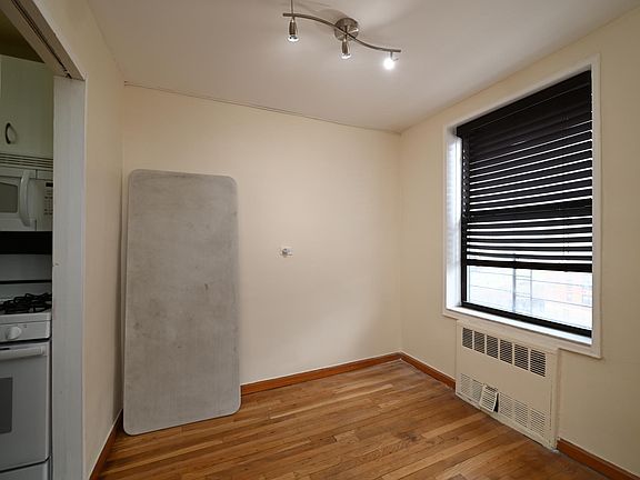 5th image of 2800 Coyle St APT 607