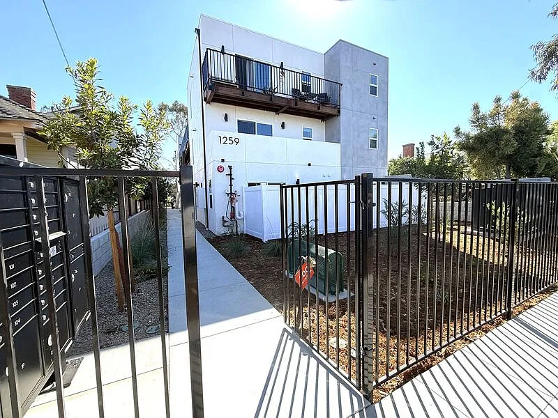 1259 Lincoln Ave — Photo 1
