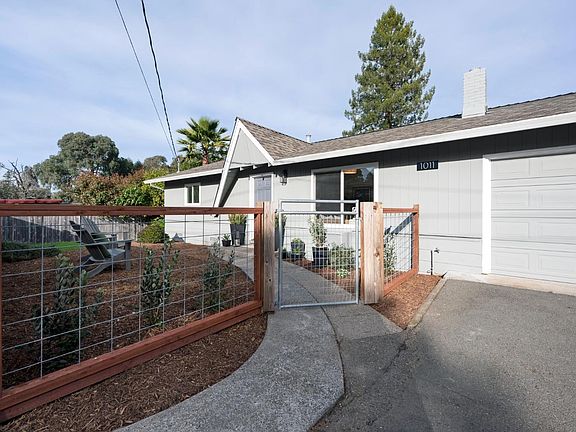 4th image of 1011 Pearl Court