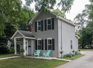 938 Lincoln Lake Ave SE, Lowell, MI 49331