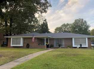 14 Colonial Dr, Texarkana, AR 71854
