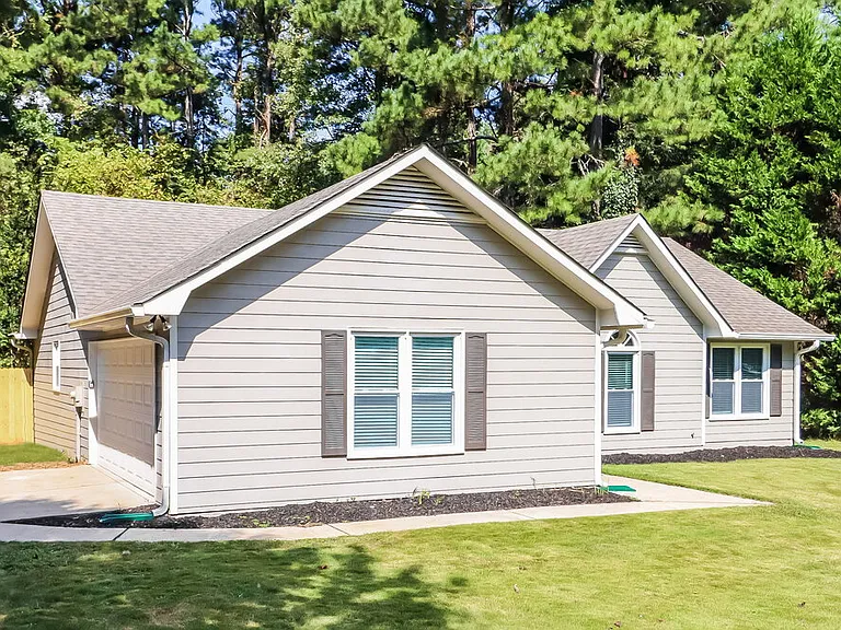 35 Riverside Ct — Photo 3