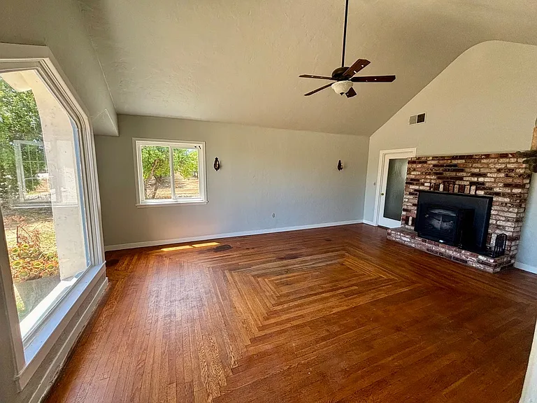 1659 County Rd E — Photo 4