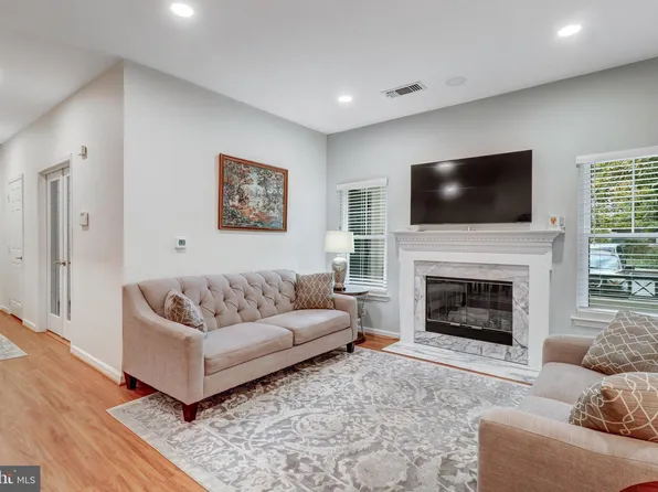 12000 Taliesin Pl APT 16, Reston, VA 20190