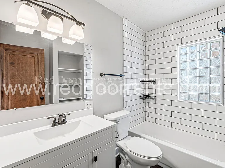 412 N Merrill St — Photo 30