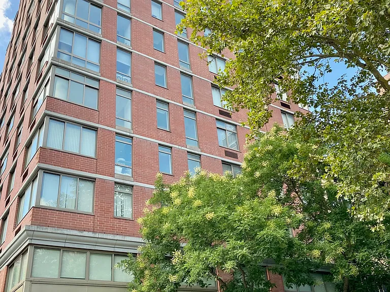 250 E 30th St #10F — Photo 13