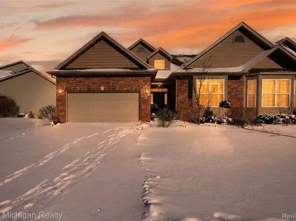 13138 Harbor Landings Dr #86, Fenton, MI 48430
