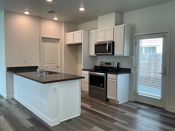 3rd image of 5144 Cumberland Dr
