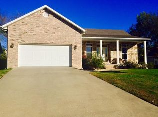 1205 Old Orchard Dr, Monett, MO 65708