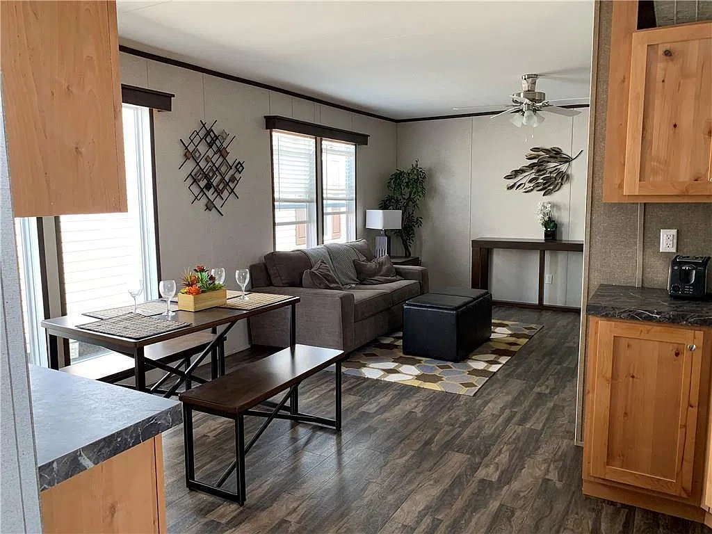 3 bed, 2.0 bath, 1152 sqft, $1,325 — Photo 4
