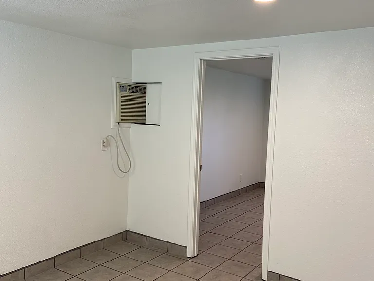 567 Angelus St #B — Photo 5