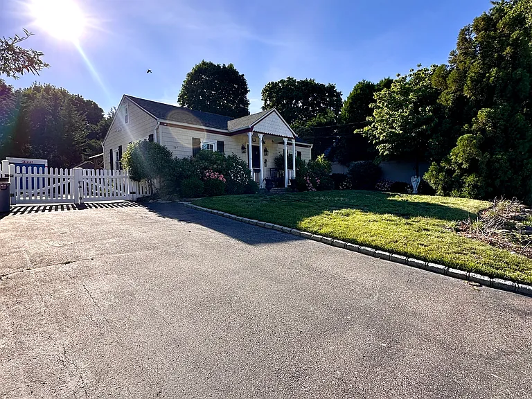 Vale Dr — Photo 2
