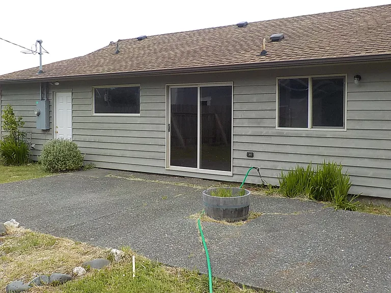 30417 Driftwood Dr — Photo 2