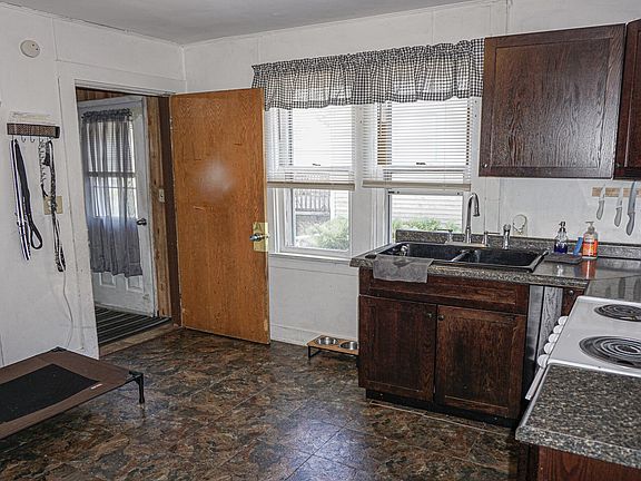 5th image of 209 Dunbar Ave