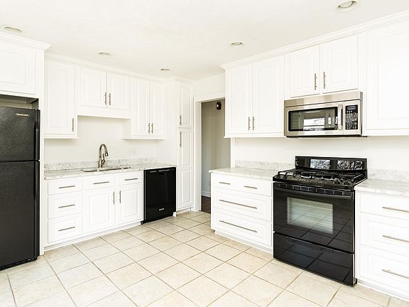 Brand new kitchen with new appliances. Overlooking back yard