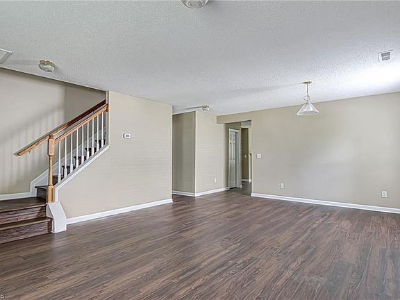 5th image of 703 Peach Orchard Dr