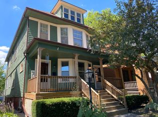 1077 Lakepointe Ave, Grosse Pointe, MI 48230