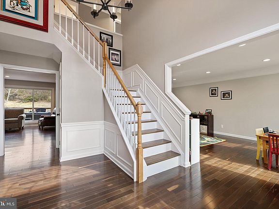3rd image of 8305 Knotty Pine Ln