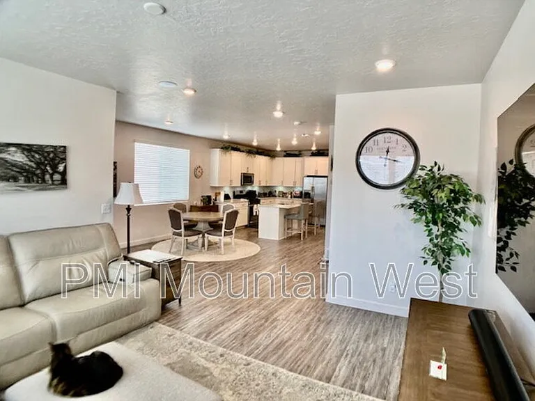 707 S Miller Ave — Photo 13