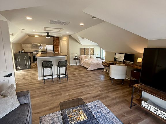 5th image of 3704 Baltimore Ave #3