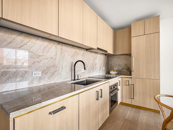 4th image of 250 W 19th St APT 4O