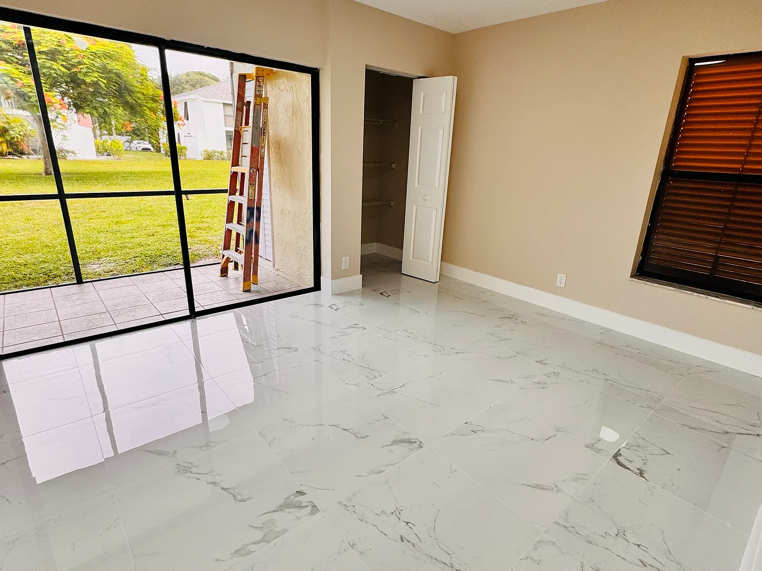 3 bed, 978 sqft, $3,500 — Photo 3
