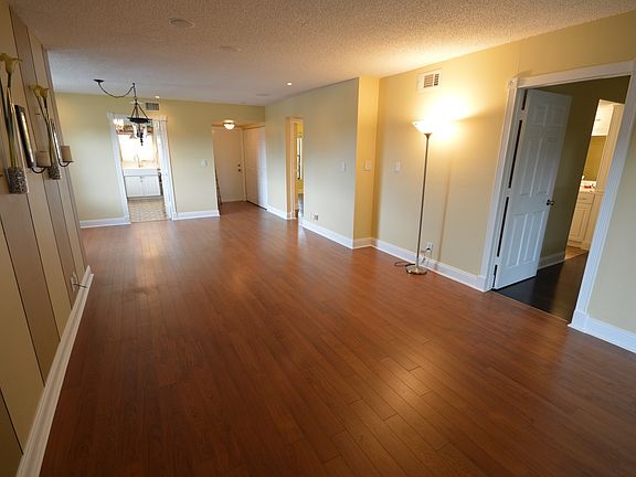 4th image of 225 SE 10th St APT 12D