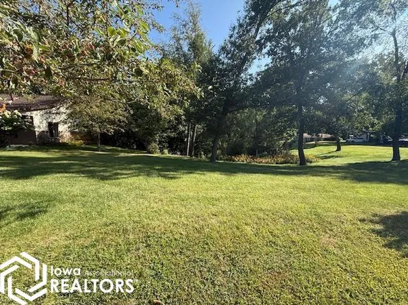 3124 Holiday Ln, Brooklyn, IA 52211
