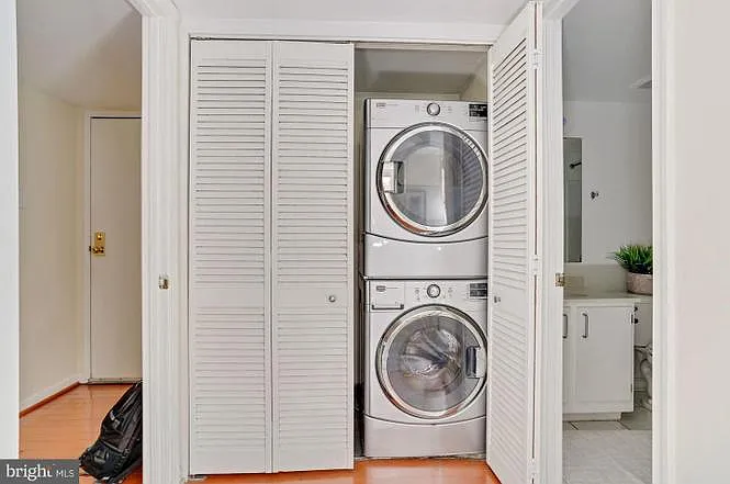 1438 Meridian Pl NW — Photo 3