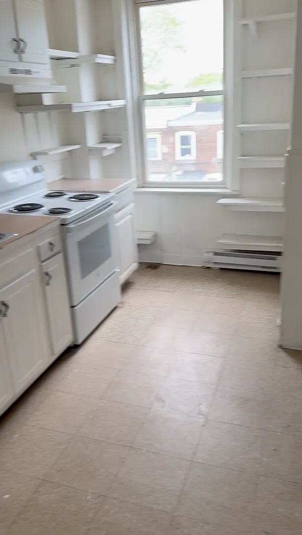 1 bed, $1,000 — Photo 1