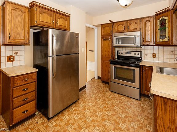 5th image of 29933 Enid Rd