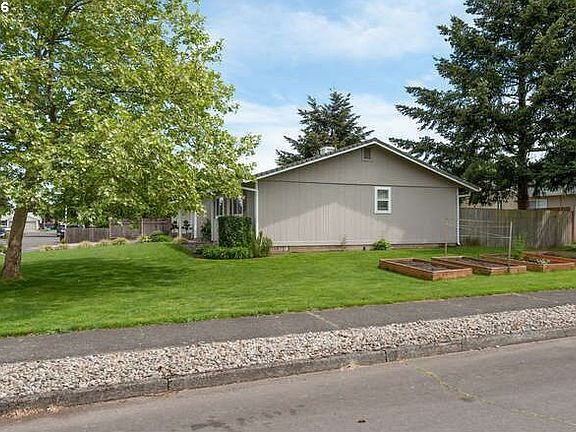 5th image of 15803 SE 12th St