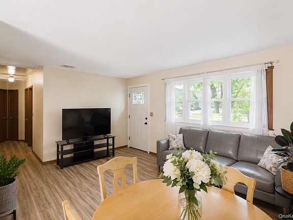 2nd image of 1016 Howells Road