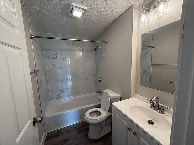 Pondsview Apartments — Photo 179