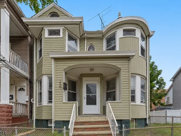 947 William St, Elizabeth City, NJ 07201