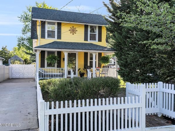 31 Gillespie Avenue, Fair Haven, NJ 07704
