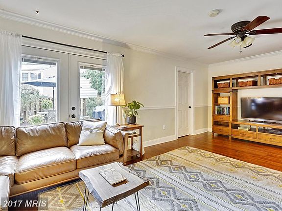 Large Family Room; 21 x 11!