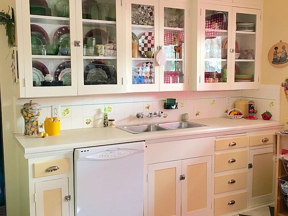 Upstairs unit kitchen