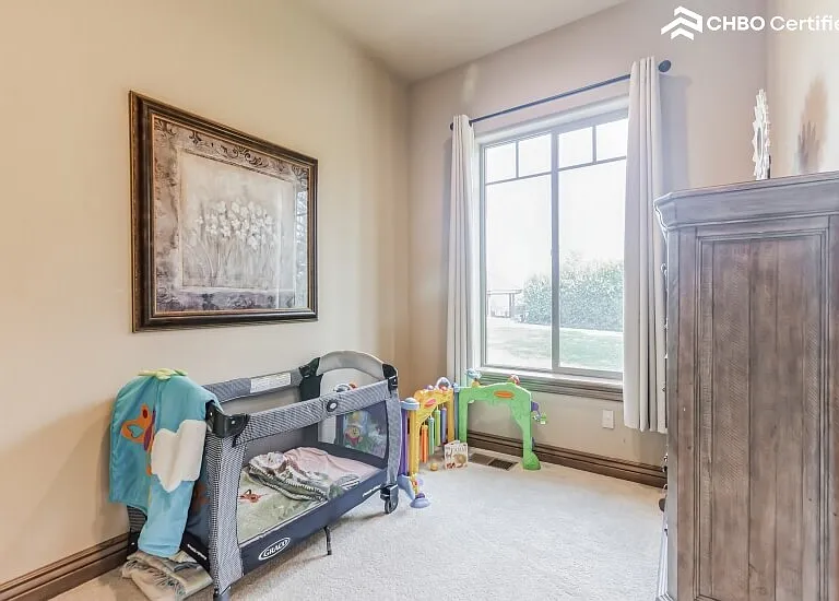 Baby crib off master bedroom