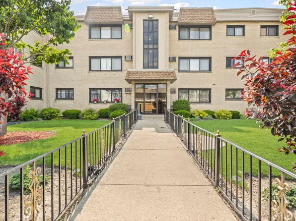 9633 Brandy Ct Unit 6, Des Plaines, IL 60016