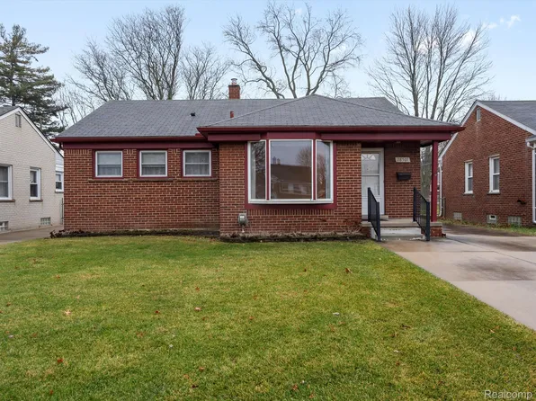 28501 N Clements Cir, Livonia, MI 48150