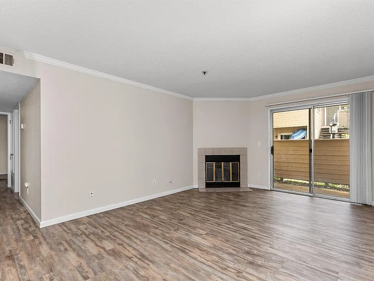 1019 Dornajo Way #149 — Photo 5
