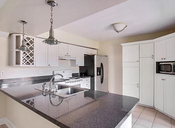 5th image of 1500 W Esplanade Ave APT 42D