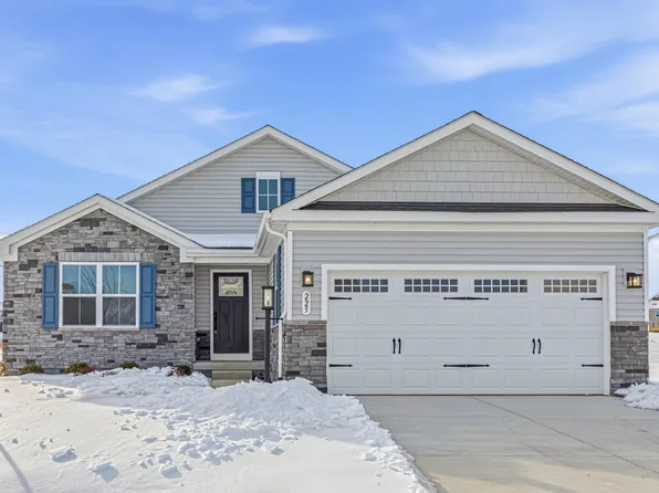 Alice Springs Dr, Martinsburg, WV 25403