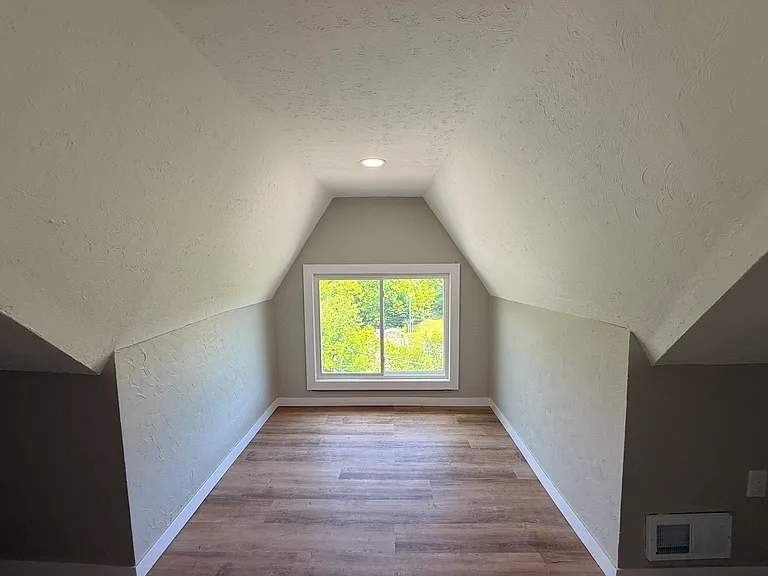 3921 Portman Ave — Photo 8