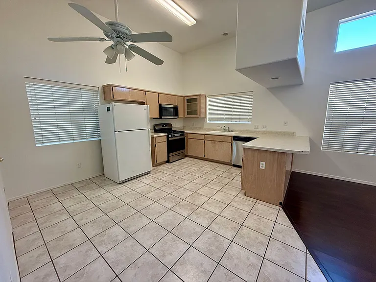 10736 S Calle Raquel — Photo 4